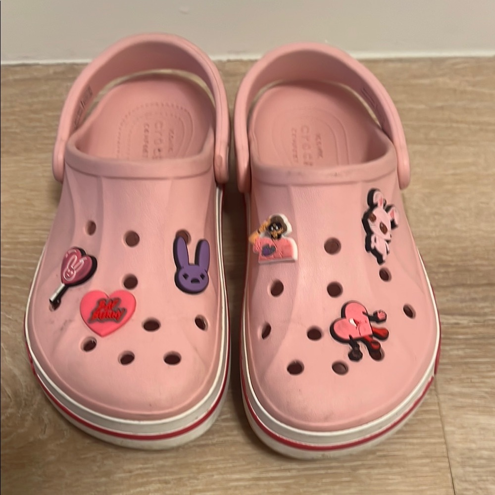 CROCS Pink Sandals with Ventilation Holes and Heel Strap